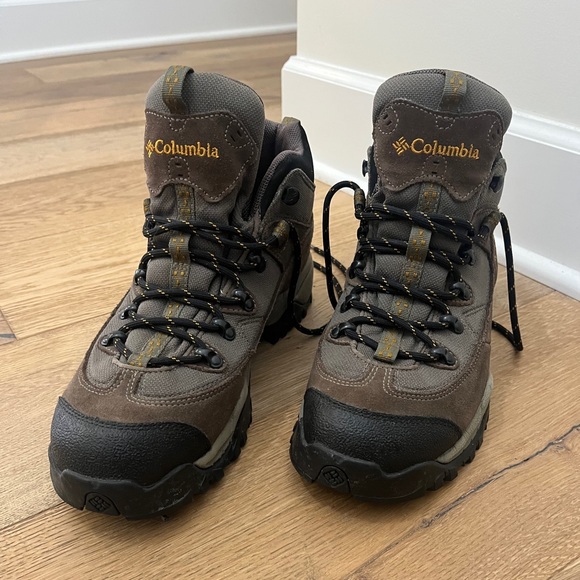 SOLD Columbia Trail Meister Mid Men’s Hiking Boots - Picture 4 of 9